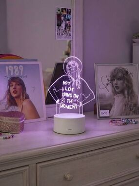 TAYLOR SWIFT 3D Illusion Lamp. Remote Control And Colour Change